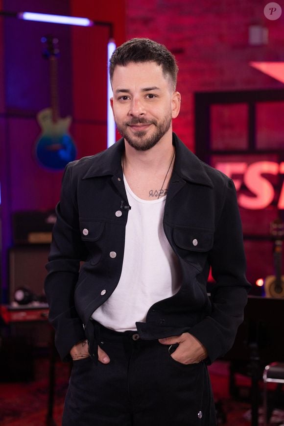 De acordo com a entrevista da Revista Quem, Junior Lima, hoje no "Estrelas da Casa", foi questionado por Monique Evans sobre o dinheiro que ganhava e respondeu: 'Ah, não é tudo isso, não.'