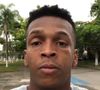 Influenciadora expõe mensagens e ligações que comprovam o abandono paterno