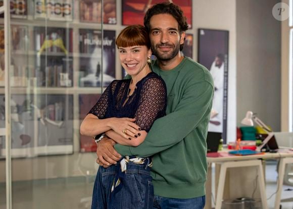 Solange (Alice Wegmann) fica um pouco balançada ao ver Afonso (Humberto Carrão) na Tomorrow na novela 'Vale Tudo', capítulo de 9 de julho de 2025, quarta-feira