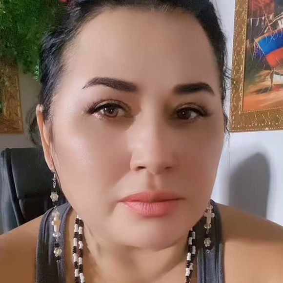 Ex-mulher de Luciano Camargo, Cleo Loyola voltou a tecer comentários ácidos sobre a família do cantor