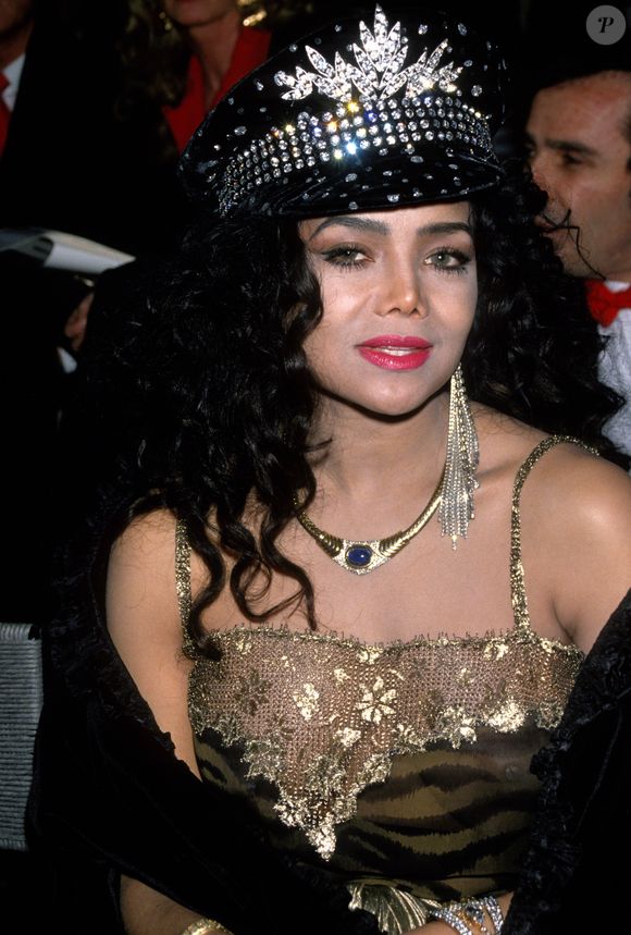 Ao longo dos anos, La Toya sempre adotou uma estética muito própria, frequentemente associada ao glamour, ao maximalismo e às influências do universo pop da família Jackson