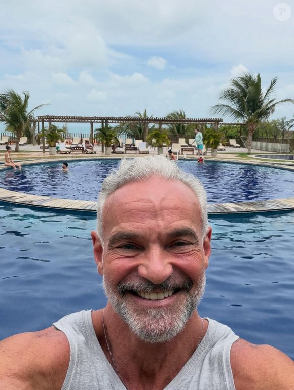 Mateus Carrieri está com 59 anos e segue fazendo sucesso nas redes sociais com sua beleza grisalha