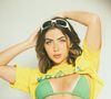 Tendência brasilcore: apostar em peças nas tonalidades de verde e amarelo, como na Bandeira do Brasil, são ótimas apostas para a Copa do Mundo, assim como esse tênis da Adidas; foto mostra a atriz Jade Picon com roupa nessas cores.