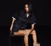 Na elegante cor "cappuccino cremoso", a nova bota da Bershka tem conquistado espaço nos looks com meia calça e saia nesta temporada