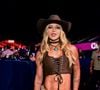 Virgínia Fonseca aposta em look country com barriga à mostra no Caldas Country; veja detalhes
