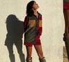 Look de inverno com bota colorida em verde escuro: galocha no tom foi aposta de Bruna Marquezine