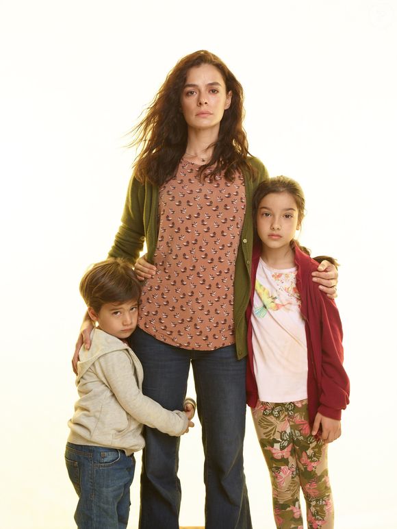 Piril se revolta quando Sarp/Alp revela que irá se encontrar com sua primeira família, na novela 'Força de Mulher'