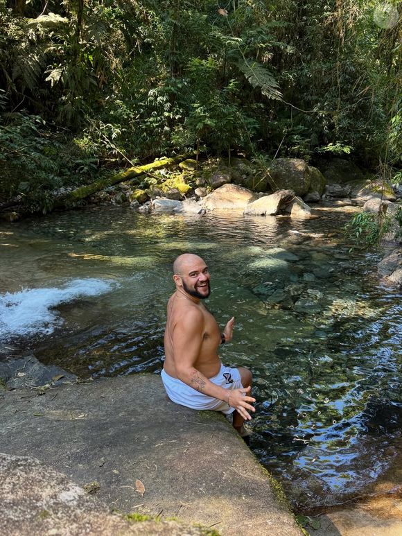 Recentemente, Gominho e Hélyo viajaram juntos para uma trilha e uma cachoeira em Itatiaia, no interior do Rio de Janeiro, o que despertou a curiosidade dos fãs.