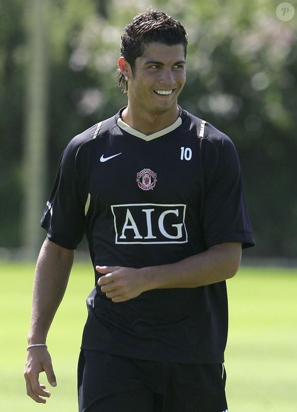 Sorriso de Cristiano Ronaldo passou de motivo de desconforto para objeto de desejo