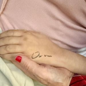 Flora Gil resgatou uma foto que mostra a mão de Preta Gil e a dela juntas: ‘E agora? O amor é eterno’