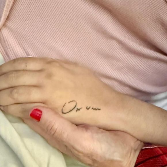 Flora Gil resgatou uma foto que mostra a mão de Preta Gil e a dela juntas: ‘E agora? O amor é eterno’