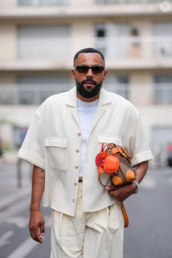 Os pingentes também se tornaram acessório desejo nas bolsas masculinas