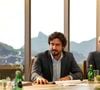 Em 'Vale Tudo', Ivan (Renato Góes) tenta apresentar a proposta para recuperar o valor do leilão.