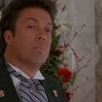 'Meu crânio foi esmagado para salvar minha vida': o relato impressionante do ator de 'Esqueceram de Mim 2' Tim Curry após delicada cirurgia na cabeça em razão AVC, há mais de uma década; artista inglês morreu aos 80 anos