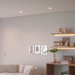 No pavimento superior, Claudia Raia conta com ambientes privados, como essa sala