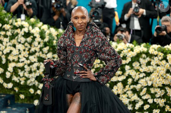 Cynthia Erivo entrega blazer diferentão e saia de tule no MET Gala 2025