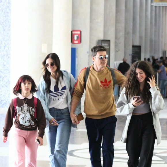 Filha de Rodrigo Faro e Vera Viel, Maria Faro está com escoliose no grau 34 e terá que usar colete 18h ao dia para evitar cirurgia