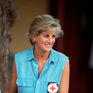 Clássico que atravessa décadas: os mocassins eternizados por Diana, seguem influenciando a moda e ganham nova leitura para o Outono 2026