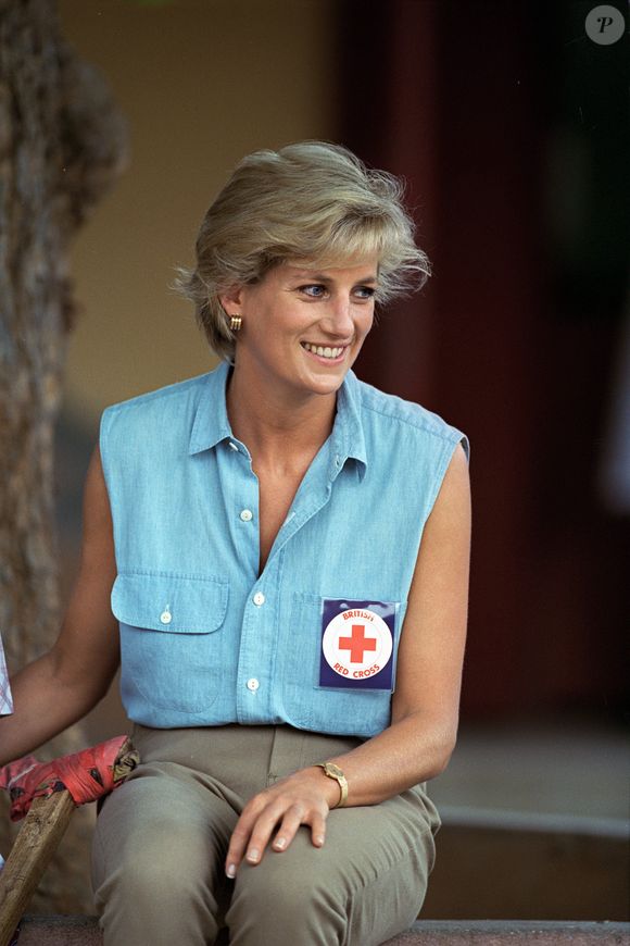 Clássico que atravessa décadas: os mocassins eternizados por Diana, seguem influenciando a moda e ganham nova leitura para o Outono 2026