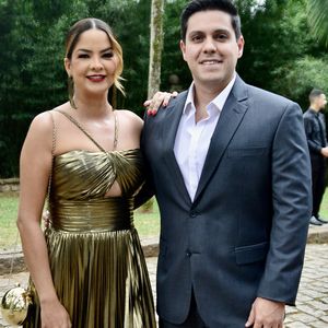Famosos do sertanejo, como a dupla Maria Cecília e Rodolfo, também prestigiaram o casamento de Jakelyne Oliveira e Mariano
