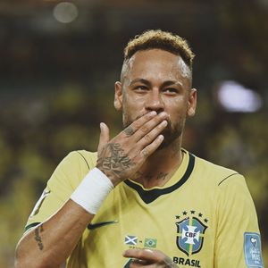 Se a programação permanecer a mesma, Neymar seguirá no banco de reservas no próximo jogo do Brasil, durante as oitavas de final