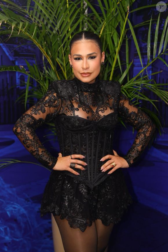 Simone Mendes valorizou cintura em look após perder 25 kg