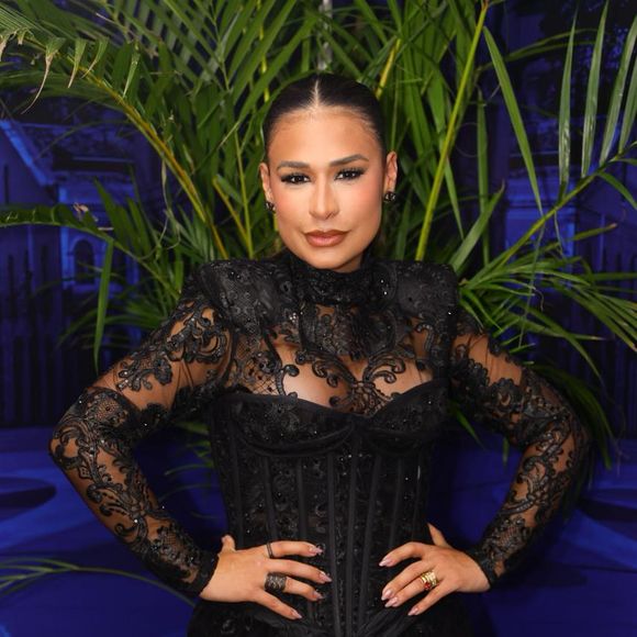 Simone Mendes valorizou cintura em look após perder 25 kg