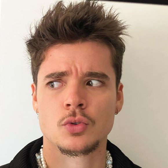 João Lucas surgiu assim em 2022, com o cabelo bem mais curto e o visual diferente