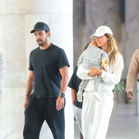 Ao lado do marido Joaquim Valente, Gisele Bündchen apostou em um aerolook comfy de moletom reto
