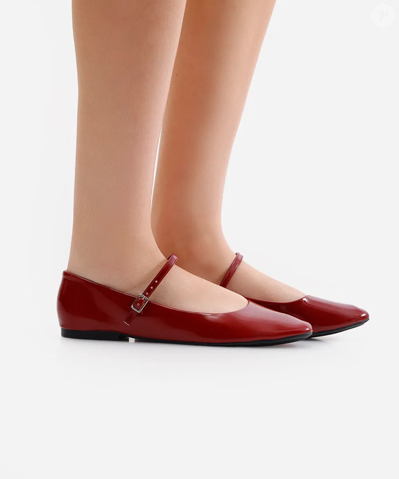 Por R$ 99,99, o modelo da Oneself transforma a tradicional sapatilha boneca em uma opção mais moderna e marcante