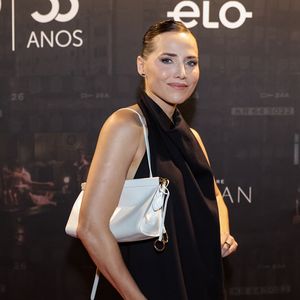 Veja mais uma foto-close de Leticia Colin