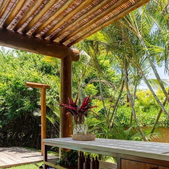 Casa de Heloísa Périssé: detalhes revelam decoração em madeira e muito bom gosto