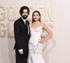 Discreta em relação à vida pessoal, Elizabeth Olsen surpreendeu os fãs ao aparecer grávida em registros obtidos pela revista People. A atriz e o músico Robbie Arnett estão à espera do primeiro bebê do casal
