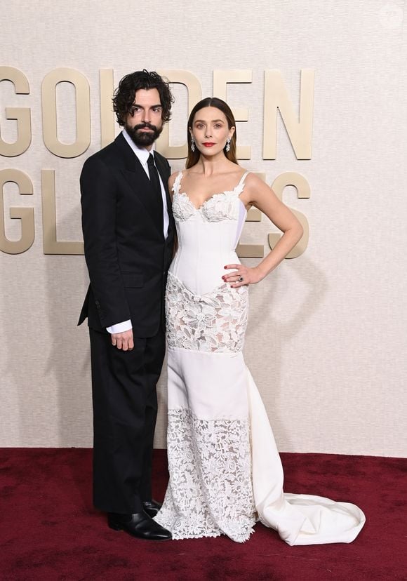 Discreta em relação à vida pessoal, Elizabeth Olsen surpreendeu os fãs ao aparecer grávida em registros obtidos pela revista People. A atriz e o músico Robbie Arnett estão à espera do primeiro bebê do casal