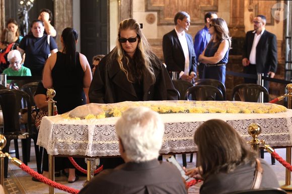 Corpo de Nana Caymmi foi velado por parentes como Alice Caymmi, sua sobrinha