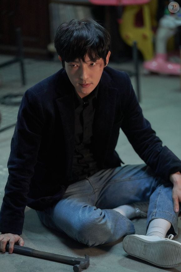 O que acontece quando o castelo perfeito começa a desmoronar e Baek Hee-sung é confrontado pelo próprio passado?