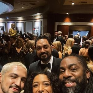 Lázaro Ramos posou com outros atores do elenco de 'O Agente Secreto'