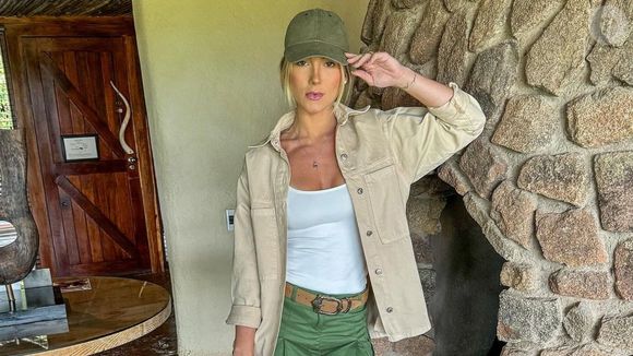 Virginia Fonseca com look em tons pasteis em viagem na África do Sul