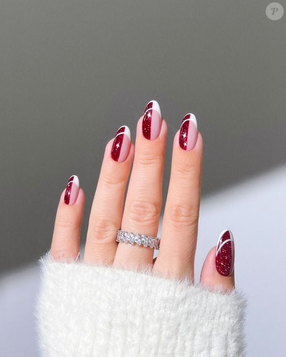 Unhas com nail art vermelha são versáteis e transmitem elegância e sofisticação