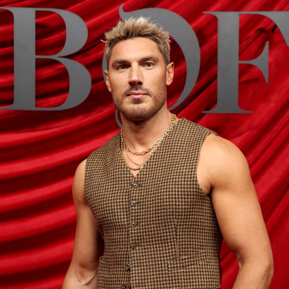 “Ah, eu comeria o Chris Appleton pra caramba. Com certeza. Ele é tão gato. Quem não comeria? Ele é incrível. Não sei se ele me comeria, mas eu comeria ele", disparou.