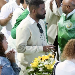 Arlindinho, filho de Arlindo Cruz, falou sobre a morte do pai à imprensa durante o velório