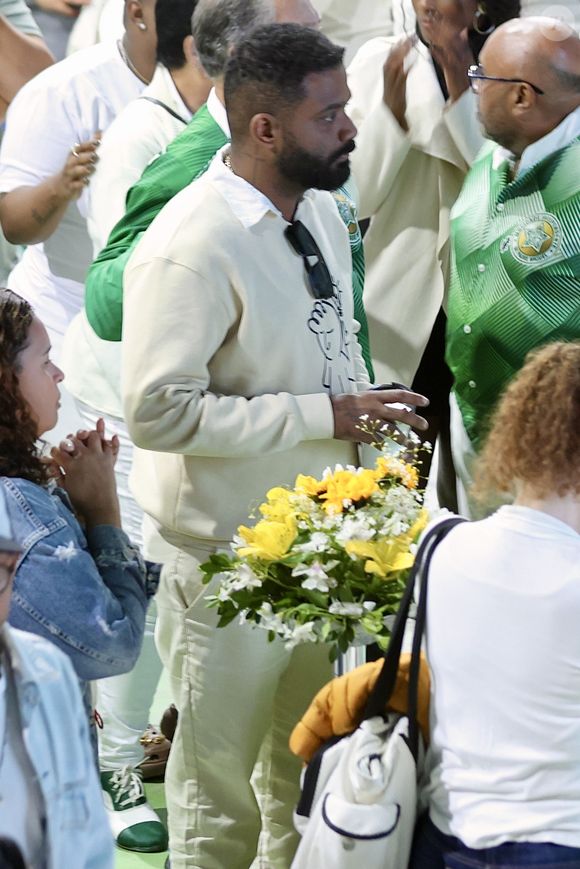 Arlindinho, filho de Arlindo Cruz, falou sobre a morte do pai à imprensa durante o velório