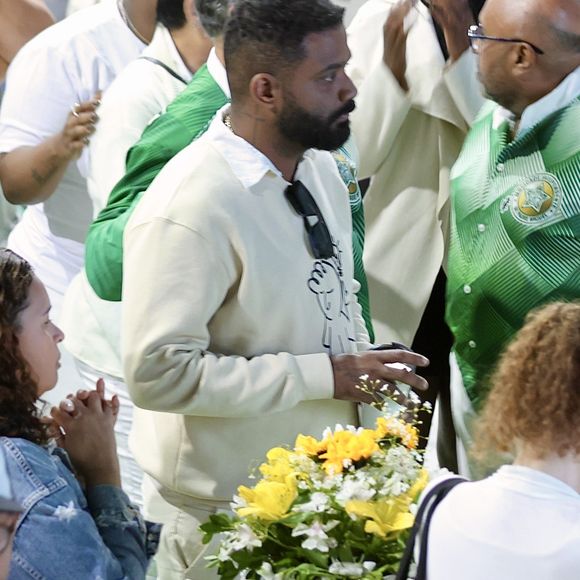 Arlindinho, filho de Arlindo Cruz, falou sobre a morte do pai à imprensa durante o velório