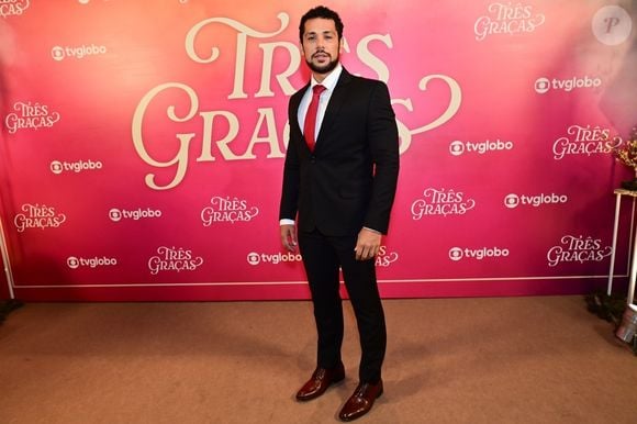 Amaury Lorenzo vive o mulherengo Gilmar em 'Três Graças', um motorista casado.