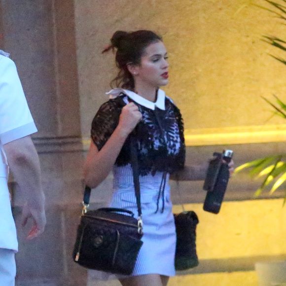 Bruna Marquezine tem as botas como parceiras de longa data em seu armário