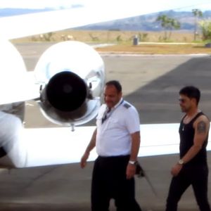 O avião particular de Zezé Di Camargo foi adquirido em 2024 para otimizar deslocamentos na turnê 'Rústico'