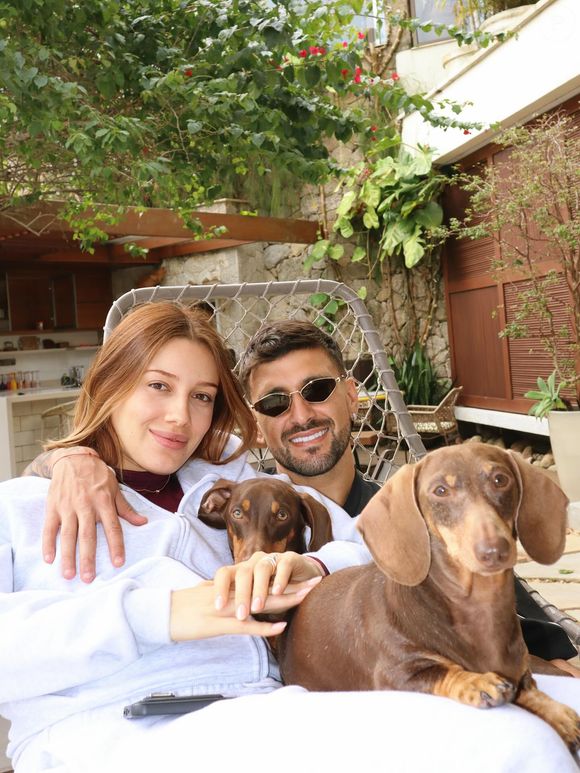 Esposa de Arrascaeta, do Flamengo, grávida pela primeira vez, relatou que eles foram abordados com bandidos empunhando duas armas: 'Se você for morto você é mais um'