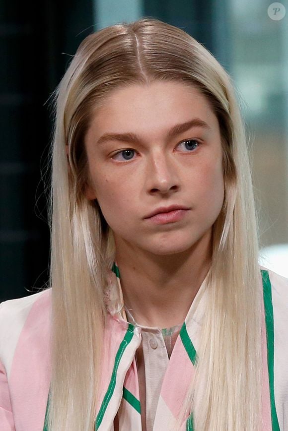 Hunter Schafer, que já havia atualizado seus documentos para refletirem sua identidade feminina desde a adolescência, se viu impactada diretamente por essa política. "Eu sabia da medida, mas duvidava que realmente fosse implementada assim. E aqui estamos", declarou.