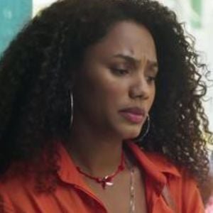 Madelan (Jessica Ellen ) recebe presente misterioso em Volta por Cima