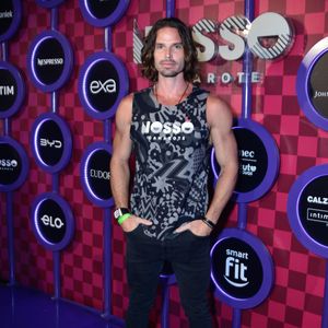 Jonatas Faro em A Fazenda 2026: começou ainda criança, como Samuca em Chiquititas, e depois ganhou destaque em Malhação. Também esteve em novelas como Insensato Coração e Cheias de Charme, participou do Dança dos Famosos e chegou a lançar um EP como cantor